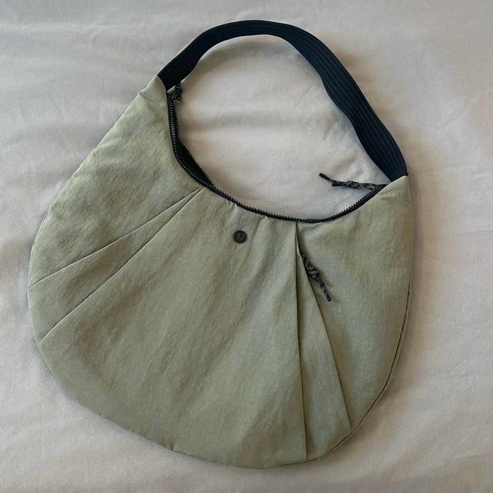 Lululemon Pleated Shoulder Bag 10L Grey Sage new without tags